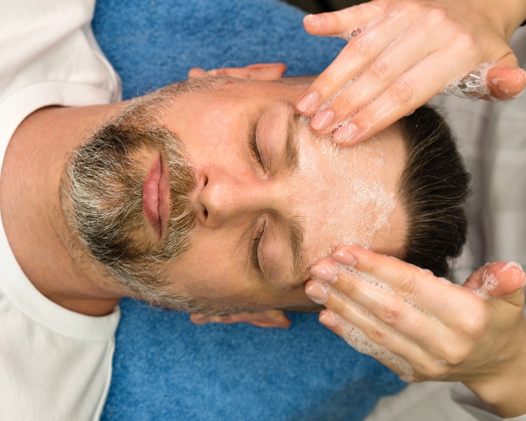 Limpieza facial hombre